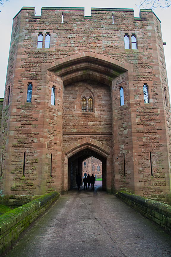Peckforton Castle Eingangstor